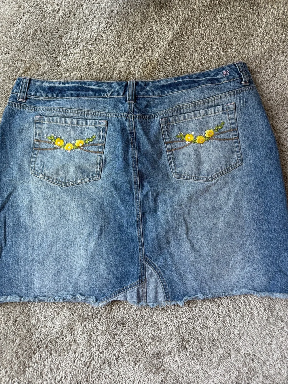 Jessica Simpson Washed Blue Denim Mini Skirt with Frayed Hem - Picture 2 of 6